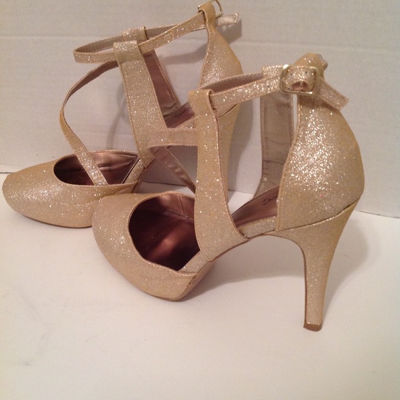 Qupid Shoes - Gold Glittery Heels